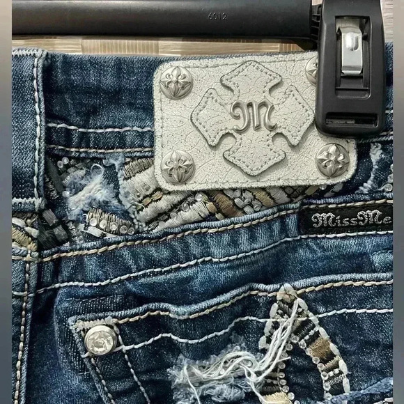 Miss Me Signature Slim Boot Size 28, Quality Jeans Beautiful Detailing - Picture 5 of 14